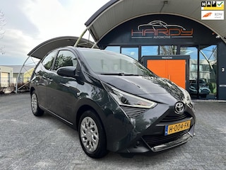 Toyota Aygo 1.0 VVT-i X-Play Apple Carplay Camera NW Model