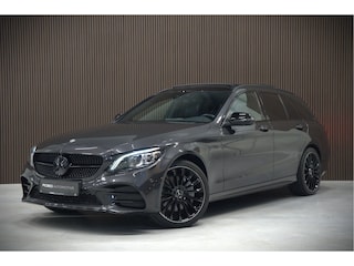 Mercedes-Benz C-klasse Estate 300 e Business Solution AMG | Panoramadak | Stoelverwarming | 360 Camera | Dodehoekdetectie | Cruise Control | Apple Carplay | Navigatie | Trekhaak | DAB | Ambiance Verlichting | Multibeam