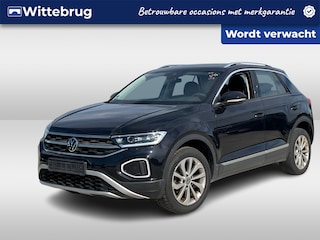 Volkswagen T-Roc 1.5 TSI 150pk Style DSG Automaat / Navigatie by APP / LM 17 inch / Digital cockpit Pro / LED / Park Assist
