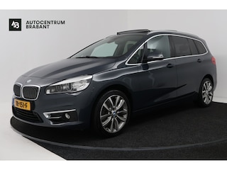 BMW 2-serie Tourer 220i High Executive (PANORAMADAK, STOELVERWARMING, TREKHAAK, CAMERA)