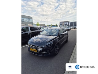 Hyundai i30 Wagon 1.5 T-GDi MHEV 160pk Premium | Trekhaak | Camera | Cruise controle | Dodehoek detectie | Full LED | Elektrische voorstoel | Navigatie | Parkeersensoren voor en achter | Stoelverwarming