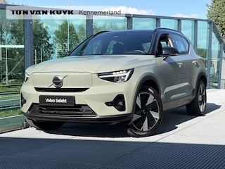 Volvo XC40 Single Motor Extended Range Plus 82 kWh Automaat, Stuur- en Stoel verwarming Elektrische stoelen met geheugen, Zwart dak, Stoelverlenging beide voorstoelen, Sage greenmetallic