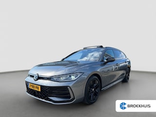 Volkswagen Passat Variant 1.5 eTSI R-Line Business | Wegklapbare trekhaak | Panoramadak | Camera | Elektrische achterklep | Adaptive cruise controle | Dodehoek detectie | Full LED | Stoelverwarming | Parkeersensoren voor en achter