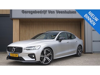 Volvo S60 2.0 163pk B3 R-Design & Style-Pack Pano.Dak *Black Style* Leder ACC Virtual Cockpit BLIS 19inch LM Stoel/Stuurwiel V.W. *NL auto* Unieke staat!