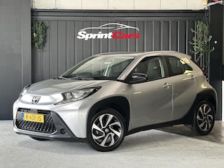Toyota Aygo 1.0 VVT-i MT Play | Achteruitrijcamera | LMV 17"| 1e eig (NAP) | Carplay | Cruise Control Adaptief | LED |