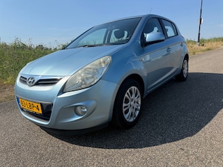 Hyundai i20 1.2i DynamicVersion nette auto incl nw apk - airco ! 1e eigenaar!