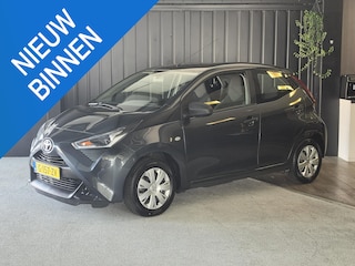 Toyota Aygo 1.0 VVT-i x | Lage KM (NAP)  | LED verlichting | Hill Hold Functie | start/stop systeem |