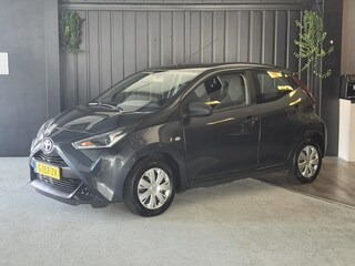 Toyota Aygo 1.0 VVT-i x | Lage KM (NAP)  | LED verlichting | Hill Hold Functie | start/stop systeem |