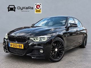 BMW 320i Luxury Edition Connected, LED, Navi, PDC