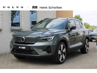 Volvo EX40 Single Motor Extended Range Ultra Europa 82 kWh | 45th Anniversary Edition | Panoramisch schuif-/ kanteldak | Harman Kardon | Elektrisch verstelbare voorstoelen met geheugen functie | 5 jaar garantie - (2 jaar extra fabrieksgarantie) | 20 inch lichtmetalen velgen | Extra getint glas achter | Verwarmde voorstoelen en stuurwiel | Pilot assist | Adaptieve cruise control