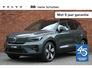 Volvo EX40 Single Motor Extended Range Ultra Europa 82 kWh | 45th Anniversary Edition | Panoramisch schuif-/ kanteldak | Harman Kardon | Elektrisch verstelbare voorstoelen met geheugen functie | 5 jaar garantie - (2 jaar extra fabrieksgarantie) | 20 inch lichtmetalen velgen | Extra getint glas achter | Verwarmde voorstoelen en stuurwiel | Pilot assist | Adaptieve cruise control