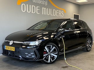Volkswagen Golf 1.5 eHybrid GTE | Trekhaak |Adaptive cruise | 360 | Head-up | Sfeer |Stoelverwarming | Carplay |