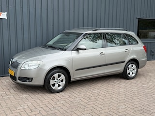 Skoda Fabia Combi 1.4-16V Elegance NL.AUTO!/NAP!/1E EIGENAAR!/APK!/