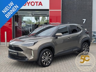 Toyota Yaris Cross 1.5 Hybrid 115 First Edition BRONZE MET. STOEL- STUUR- EN RUITENWISSER VERWARMING DRAADLOOS LADEN