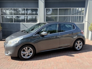 Peugeot 208 1.2 VTi Allure km 112.000 Bj 2014 Navi,16Inch,Clima,Cv Dealer onderhouden !!