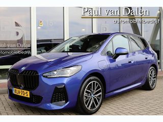 BMW 2-serie Tourer (u06) 225e 245PK XDRIVE M-SPORT SHADOW LINE Navi | Camera | Adapt.Cruise | Comfort Acces | Dab | Adapt. Led | 18 Inch Lm |