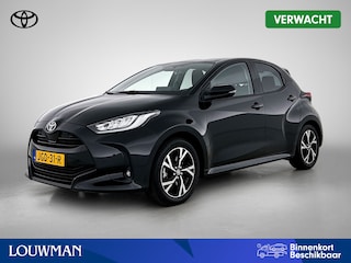 Toyota Yaris 1.5 Hybrid 115 Dynamic Comfort Pack | BTW voertuig | Dealer onderhouden | Stoel+Stuurverwarming  | Dodehoek detectie | Parkeersensoren voor+achter | Climate Control | Cruise Control Adaptive | Navigatie | Apple CarPlay/Android