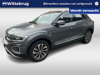 Volkswagen T-Roc 1.5 TSI 150PK Style / Afneembare Trekhaak / Achteruitrijcamera / Elektrische Achterklep / Dodehoek Sensor / Stoelverwarming / Keyless Entry