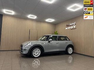 Mini Cooper 5-Deurs 1.5 Business * Leder / Navigatie / Cruise control / LM Velgen / NL Auto *