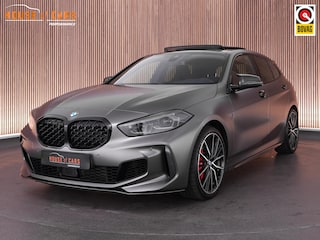 BMW M135i 306pk xDrive |M-sportpakket pro|pano|Harman&Kardon|head-up|Apple Carplay|parkeercamra|stoel & stuurwiel verwarming|19" LMV|