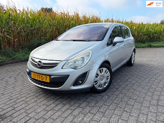 Opel Corsa 1.3 CDTi EcoFlex S/S Anniversary Edition ziet er heel netjes uit loopt goed