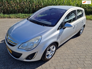 Opel Corsa 1.3 CDTi EcoFlex S/S Anniversary Edition ziet er heel netjes uit loopt goed