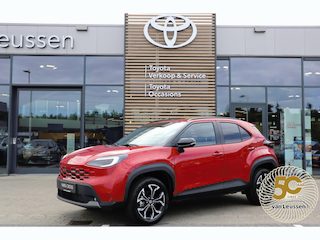 Toyota Yaris Cross HYBRID 130 FIRST EDITION NIEUW MODEL 2026! DIRECT LEVERBAAR!! STOEL/STUURVER LED 17'' LM-VELGEN KEYLESS BLIND SPOT APPLE/ANDROID