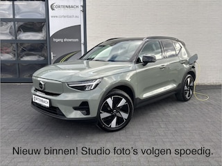 Volvo XC40 Single Motor Extended Range Plus 82 kWh | Sage green | Tailored wool | Adaptieve cruise | Zwenkbare trekhaak | Blis |