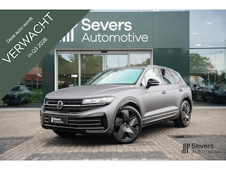 Volkswagen Touareg 3.0 TSi eHybrid 4MOTION R design | Luchtvering | Panoramisch schuifdak |  Adaptieve Cruise Control | Head-up display | Leder "Puglia" "R-logo' zwart/ blauwe stikking |
