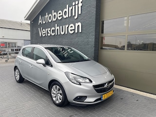 Opel Corsa 1.2 4 cilinder parkeersensoren achter airco