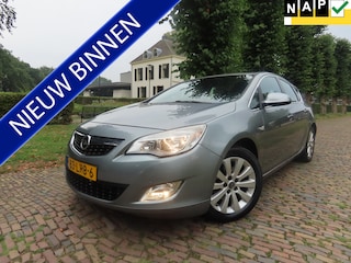 Opel Astra 1.6 Turbo Cosmo 180 PK!!! Climatecontrol Cruisecontrol Pdc Trekhaak Half leer Sfeerverlichting Lm Velgen***Goed Onderhouden***