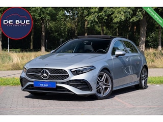 Mercedes-Benz A-klasse 180 AMG Line|BTW|Facelift|Panoramadak|Sfeerverlichting|CarPlay|LED|Org NL NAP|1 Eig|Dealer Onderhouden