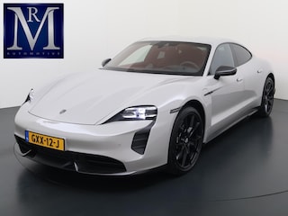 Porsche Taycan Turbo 93 kWh SOH 91% | SPORT CHRONO | HEAD-UP | CARBON PAKKET | ALCANTARA STOELEN + HEMEL | DUAL SCHERM | KERAMISCHE REMMEN | BURMESTER PREMIUM AUDIO | STOELVERWARMING + STUURWIELVERWARMING | STOELVENTILATIE | MEMORY SEATS | PORSCHE DEALER ONDERHOUDEN | 360° CAMERA | VERKEERT IN NIEUWSTAAT | ALL-IN PRIJS | 12 MAANDEN BOVAG GARANTIE