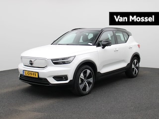 Volvo XC40 Recharge P8 AWD | Automaat | Panoramadak | Apple Carplay / Android Auto | Harman Kardon | Parkeersensoren | Virtual Cockpit | Trekhaak | Stoel-Stuurverwarming | Elektrische Achterklep | 360 Achteruitrijcamera | Navigatie | Climate Control | Cruise Control | Lichtmetalen Velgen |