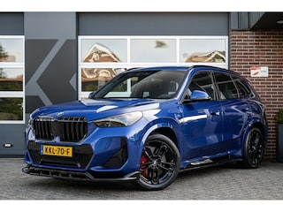 BMW X1 sDrive20i M Sport Pro | Shadow | Driving Ass. Plus | Comfort Access | Adaptive LED | Sportstoelen | 19' Inch |