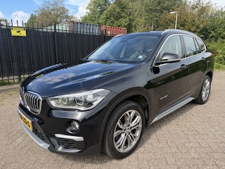 BMW X1 sDrive20i Centennial High Executive Leer/HU/Navigatie/LMV