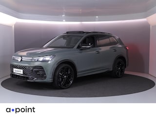Volkswagen Tiguan 1.5 eHybrid R-Line Edition 272 pk Automaat (DSG) | Verlengde garantie | Navigatie | Panoramadak | Trekhaak (wegklapbaar) | Parkeersensoren (Park assist) | Rondomzicht camera | R-Line |