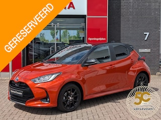Toyota Yaris 1.5 Hybrid Executive PDC HUD SPORTSTOELEN STOELVERWARMING BI-TONE