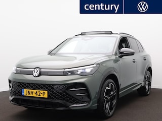 Volkswagen Tiguan 1.5 eHybrid R-Line Edition 204pk - 20 Inch - Panoramadak - Trekhaak - Navigatie