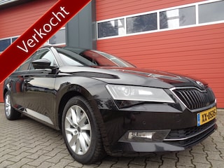 Skoda Superb Combi 1.5 TSI ACT Ambition Business 150PK Clima Cruise Pano-Dak Navi Trekhaak NL-Auto Trekhaak BTW-Auto