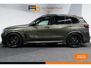 BMW X5 xDrive45e M Sport / Orig. Nederlands / Maxton Design Bodykit V.2 / Panoramadak Sky Lounge / Massage stoelen / Carbon inleg / Trekhaak / Elektr. verstelbare voorstoelen + memory / BMW Laser Koplampen / Bowers & Wilkins Sound-system / Head-up Display / Achterasbesturing / Stoelverwarming & -koeling / Bekerhouder met verwarm- & koelfunctie / Softclose - servosluiting / Ambienteverlichting / Shadow-Line