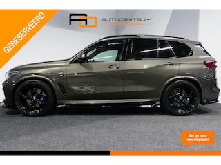 BMW X5 xDrive45e M Sport / Orig. Nederlands / Maxton Design Bodykit V.2 / Panoramadak Sky Lounge / Massage stoelen / Carbon inleg / Trekhaak / Elektr. verstelbare voorstoelen + memory / BMW Laser Koplampen / Bowers & Wilkins Sound-system / Head-up Display / Achterasbesturing / Stoelverwarming & -koeling / Bekerhouder met verwarm- & koelfunctie / Softclose - servosluiting / Ambienteverlichting / Shadow-Line