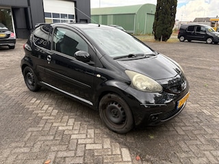 Toyota Aygo 1.0-12V + / APK 08-2027 / AIRCO / CV op Afstand / Spoiler