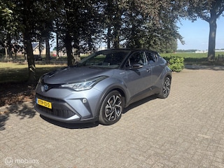 Toyota C-HR 1.8 Hybrid Dynamic two tone carplay all in