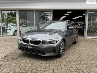 BMW 320e Touring Business Edition Plus 204 Pk |Navigatie | Cruise | Panoramadak | Camera | 17".