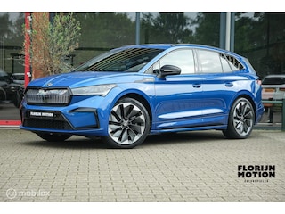Skoda Enyaq iV 80 Sportline | Chrystal lights and face | ACC | Elec. Trekhaak | Racing Blue | 90% SOH | Camera | Sfeerverlichting | 21 Inch | Memory | CarPlay | Stoel en stuurwielverw.