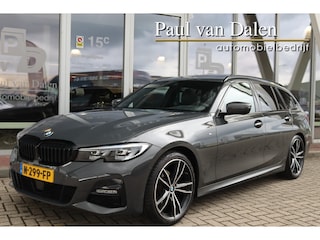 BMW 3-serie Touring (g21) 320i 184PK M-SPORT SHADOW LINE Panodak | Trekhaak | Navi | Adapt.Cruise | Harman Kardon | Head Up | 19 Inch Lm | Live Cockpit | Sfeerverl. |
