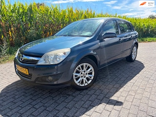 Opel Astra 1.6 Temptation 5 drs - lage km stand
