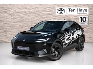 Toyota C-HR First Edition 77 kWh | Warmtepomp | Apple Carplay & Android Auto | Achterklep, elektrisch bedienbaar | Privacy Glass op achterruit | Trekhaakvoorbereiding | Buitenspiegels, automatisch in
