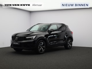 Volvo XC40 2.0 B4 Plus Dark / Trekhaak / Harman Kardon / Stoelverwarming voor & achter / Memory seats / Voorruitverwarming